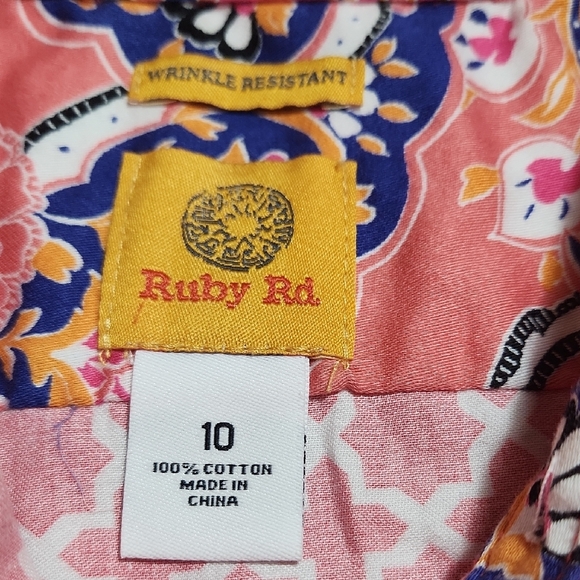 Ruby Rd. Red Geometric 100% Cottom Button-Down Shirt W/ Floral Cuff See Pics - Picture 2 of 9